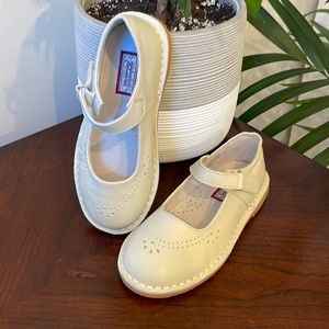 BRAND NEW never been worn ecru L’amour Mary Jane shoes
